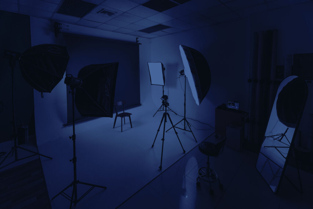 Estudio de Artes en San Pedro Sula, con softboxes, fondo de papel y cámara montados para una sesión